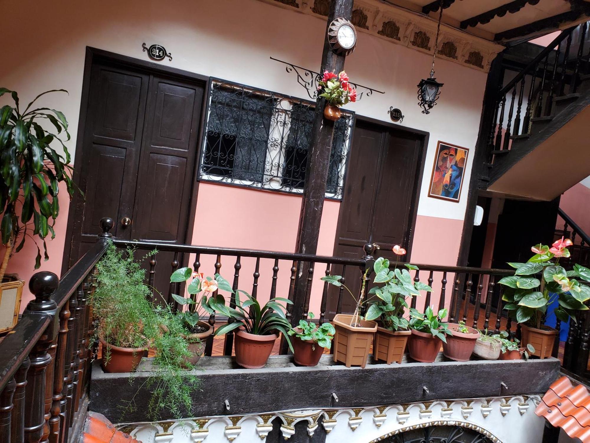Hostal Juana De Arco Quito Exterior photo