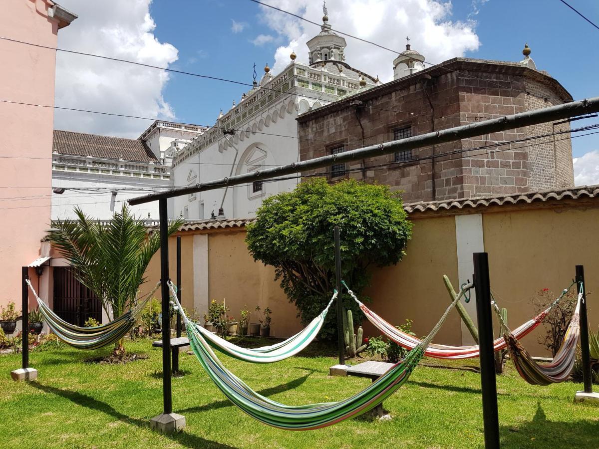 Hostal Juana De Arco Quito Exterior photo